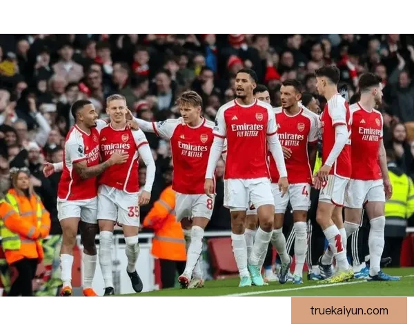 欧冠席位 竞争加剧，各队表现稳健争夺前四名资格