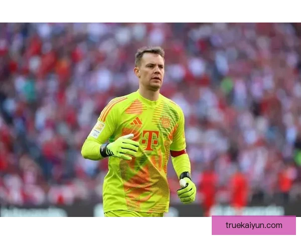 诺伊尔在国家队的表现稳健，展现出出色的门线技术与领导力